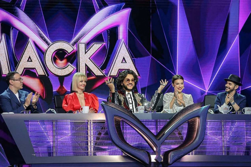 В праздничном выпуске шоу «Маска» раскрыли Водяного