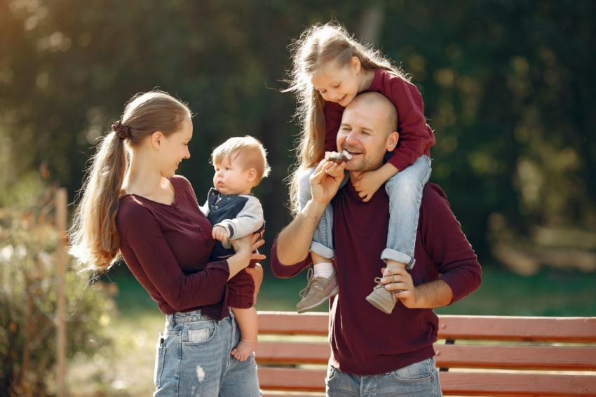 Россиянам определено выдать разово по 25 000 рублей от СФР в марте. Названа дата прихода денег на карту