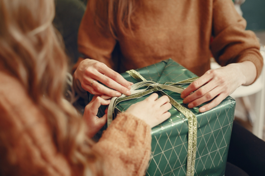 Идем в гости к золовке: что обязательно подарить сестре мужа в предпоследний день Масленицы — какой подарок может принести беды и несчастья на 7 лет