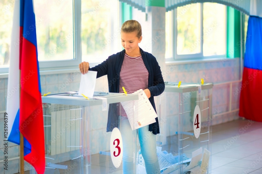 Горят урны, избиратели массово несут зеленку — выборы в России 2024 — Слуцкий пришел голосовать с мамой, Мишустин сделал это из кабинета