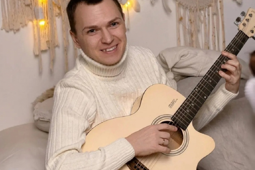 Продюсер Рудченко: именно Пугачева сказала Расторгуеву петь в военной форме