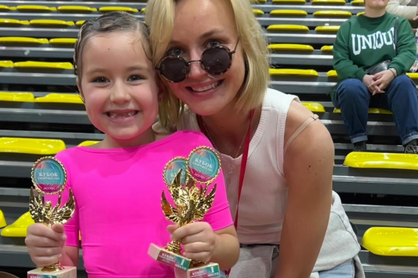 Полина Гагарина поделилась достижениями в бальных танцах 6-летней дочери Мии