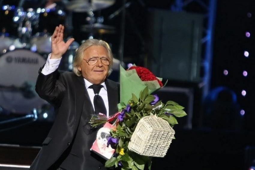 Юрий Антонов сильно пострадал во время концерта: певец едва не оглох