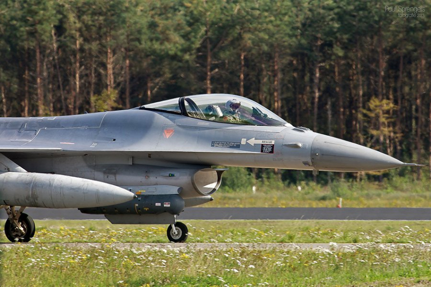 Нидерланды планируют передать ВСУ истребители F-16 во второй половине 2024 года