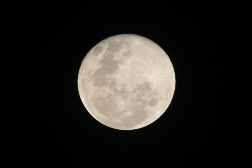 Роковое Полнолуние 2024: как использовать силу лунного затмения 25 марта – точное время, 3 ритуала на быстрые перемены судьбы и 3 способа загадать желание