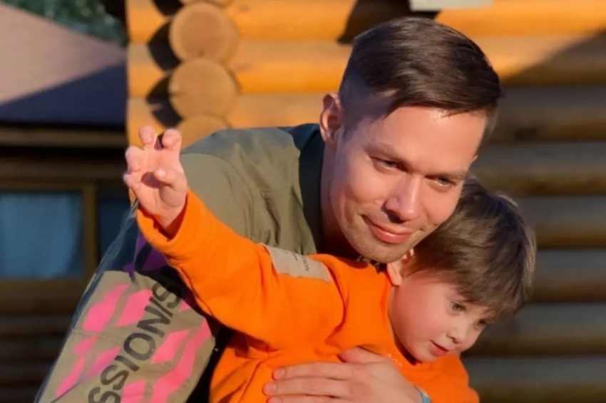 Стас Пьеха показал на фото новорожденного сына: особенный мальчик