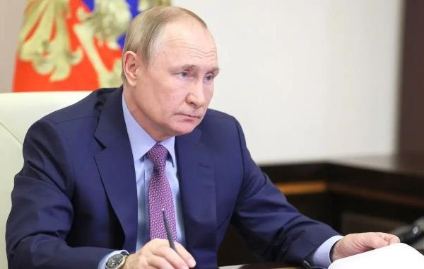 Путин поручил увеличить МРОТ к 2030 году более чем в два раза