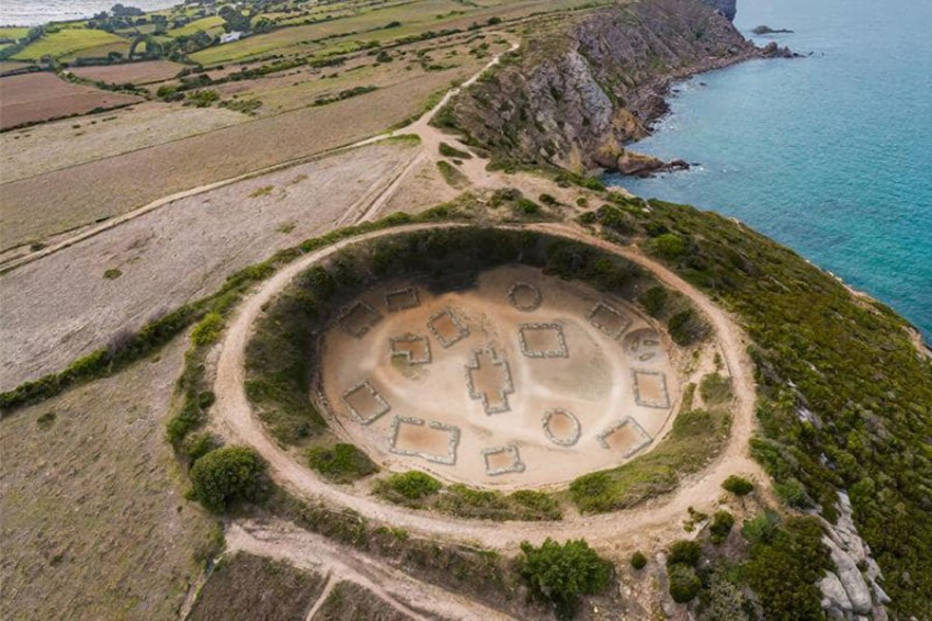 Галльская деревня железного века круглой формы обнаружена во Франции