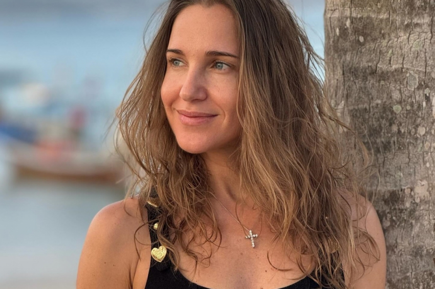 Певица Ковальчук снялась в мини-платье после вторых родов