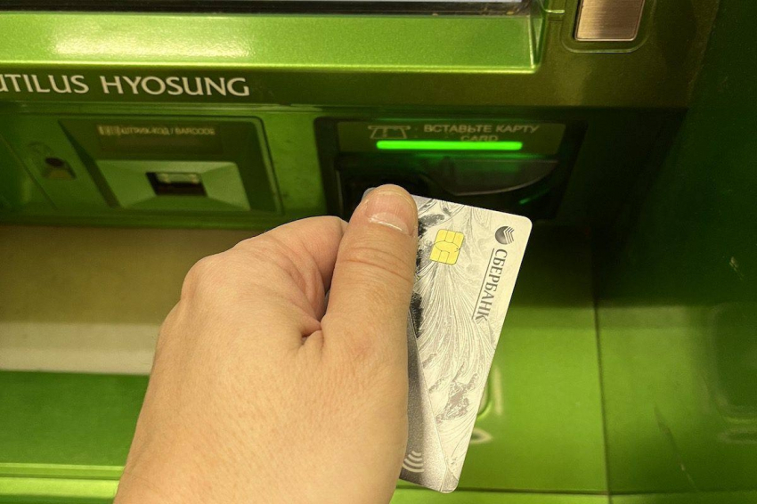 С 5 апреля полный запрет: россиян, снимающих наличные с карты, подготовлен сюрприз