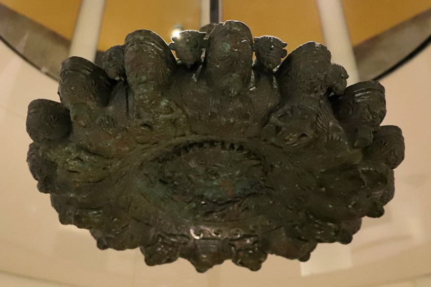 Ученые уточнили возраст уникальной этрусской лампы из Италии