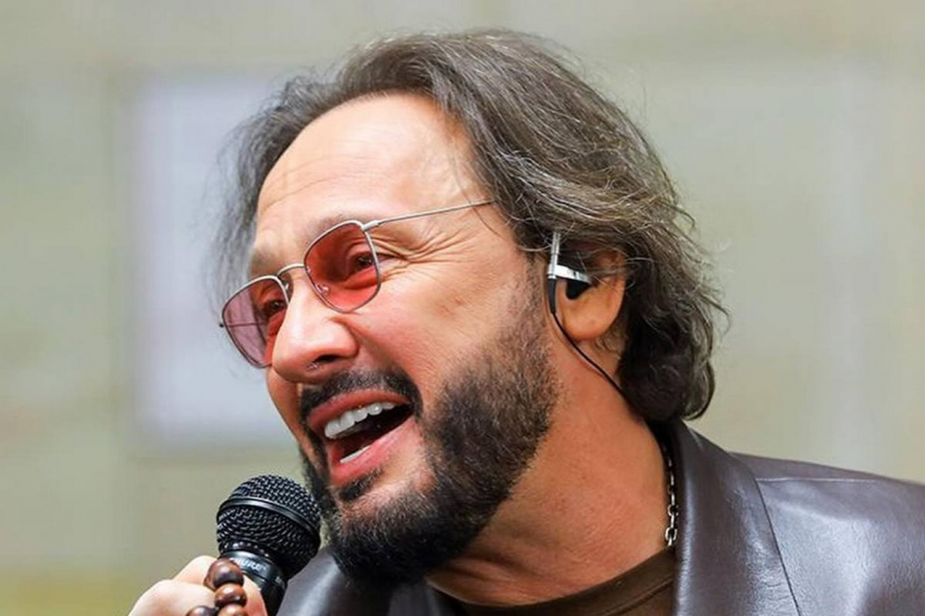 54-летний певец Стас Михайлов сообщил, что решил покинуть Россию