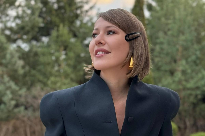 «Ржущий эмодзи»: Ксения Собчак посмеялась над внешним видом Тины Канделаки на ММКФ