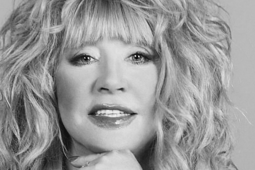 Похудевшая Алла Пугачева в новом стильном парике провела время в ресторане на Кипре