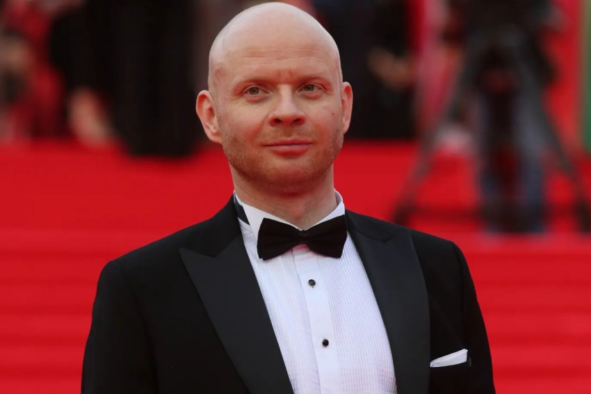 Актер Александр Лойе поделился воспоминаниями о съемках сериала «Next», который вышел на экраны 23 года назад