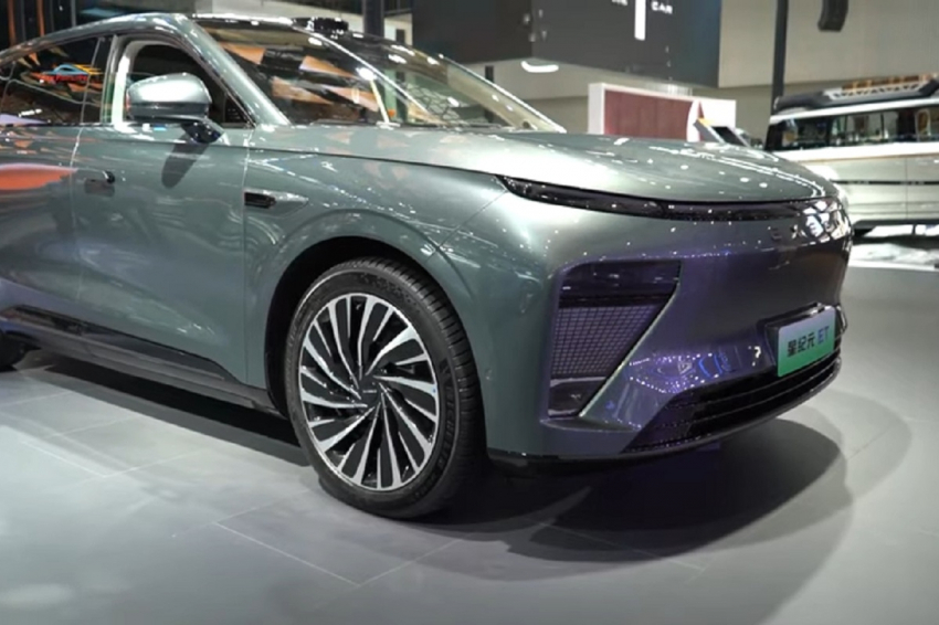 Состоялся дебют нового электромобиля Exlantix ES: он появится в России