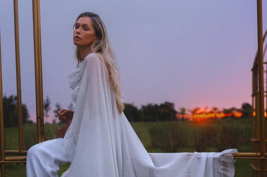 42-летняя певица Вера Брежнева снялась без макияжа и фильтров