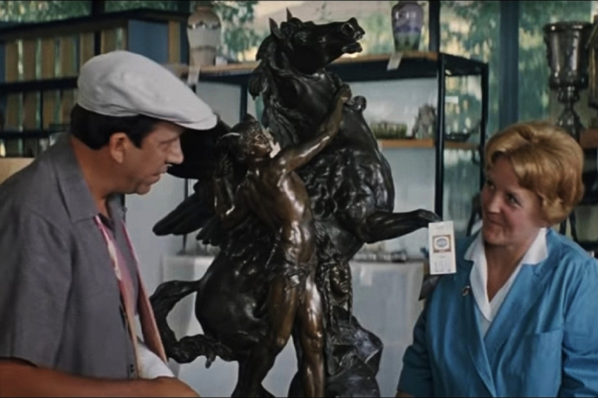 Обнаружена связь между советскими фильмами «Служебный роман» и «Бриллиантовая рука»