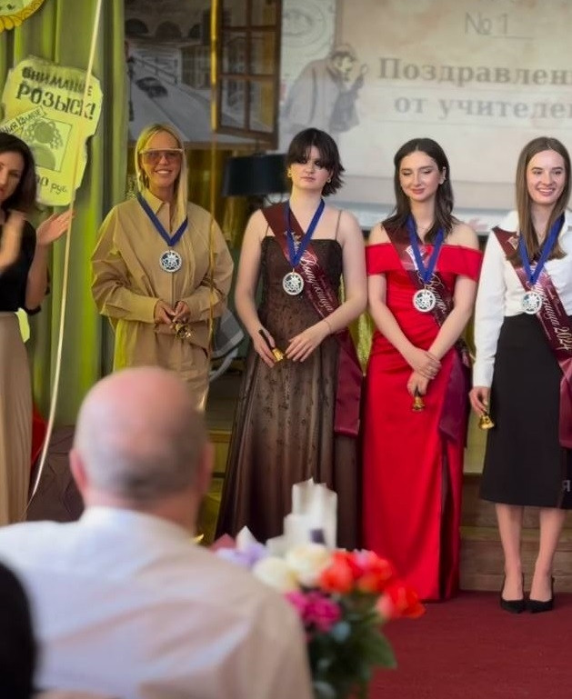 Мария Погребняк снялась на выпускном сына Артема