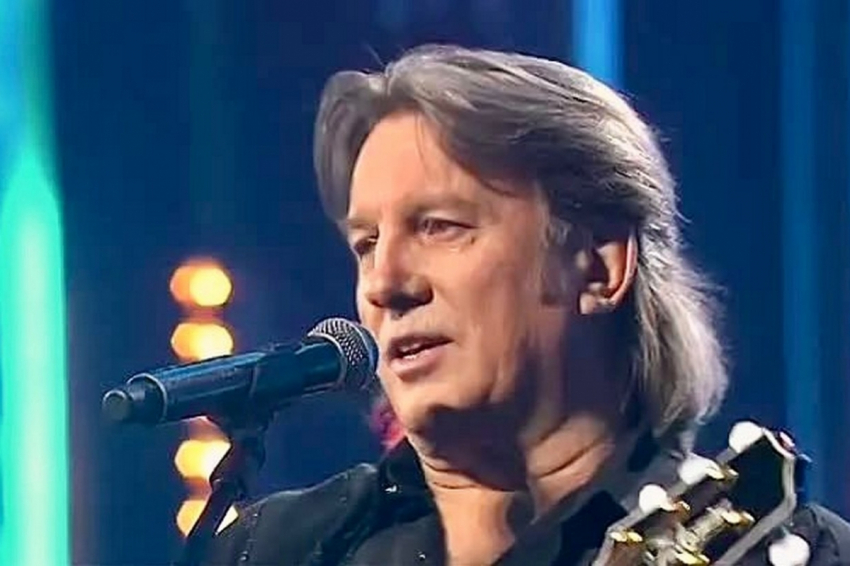 Певец Лоза прокомментировал очередной скандал между Пугачевой и Михайловым