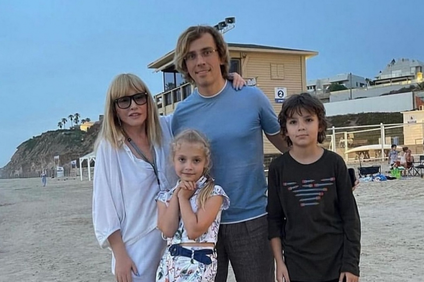 Певец Лоза объяснил, почему Пугачева и Галкин считают каждую копейку