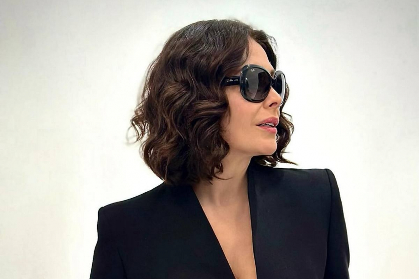 Актриса Волкова показала редкое фото с сыном-выпускником