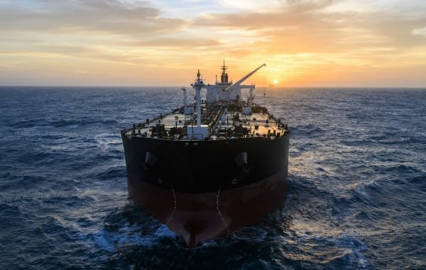 Британские ВМС сообщили о нападении на судно у берегов йеменского порта Адена