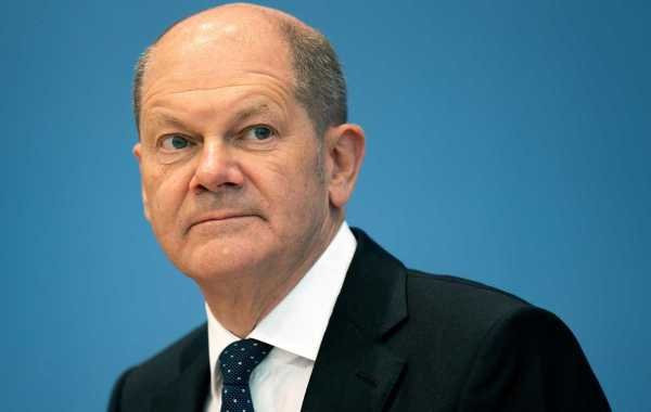 Шольц: популярность правящей партии падает из-за поддержки Украины