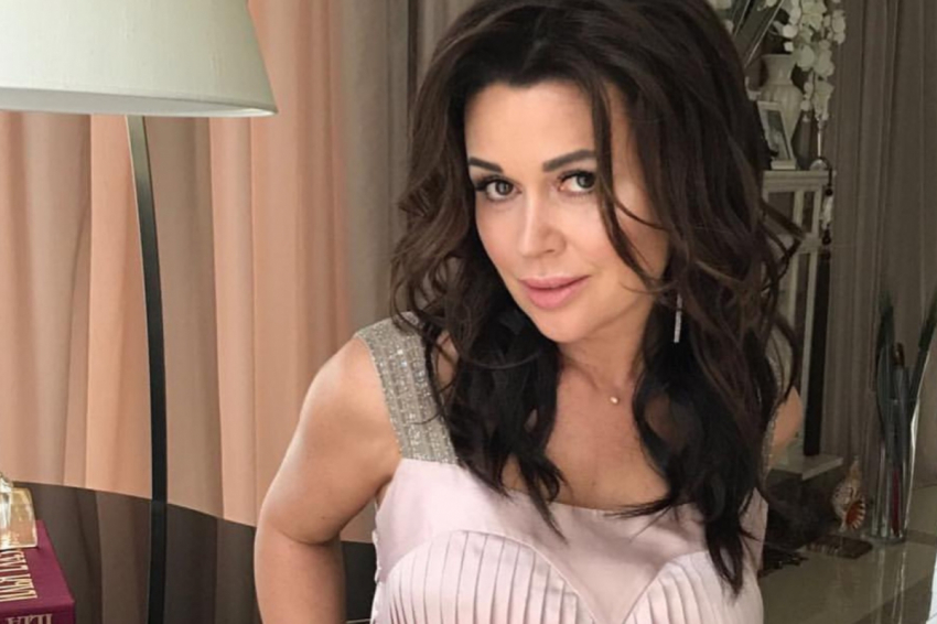 Болезнь Анастасии Заворотнюк: пиар-директор рассказала о головных болях Анастасии