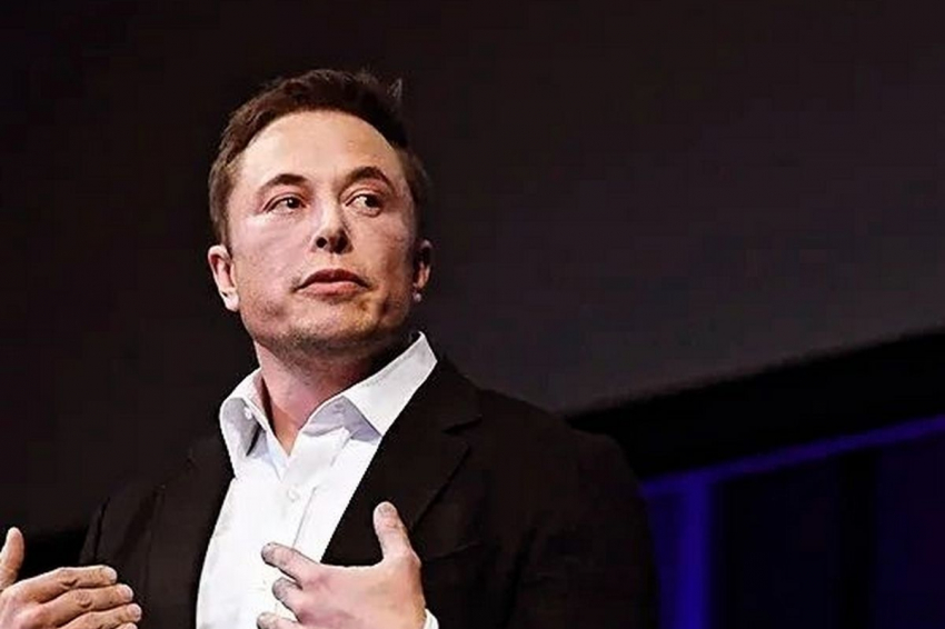 Илон Маск заявил, что вскоре смартфоны заменят мозговые чипы