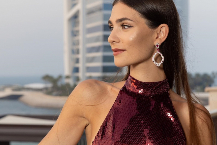 Супруга Александра Овечкина снялась в откровенном купальнике на яхте