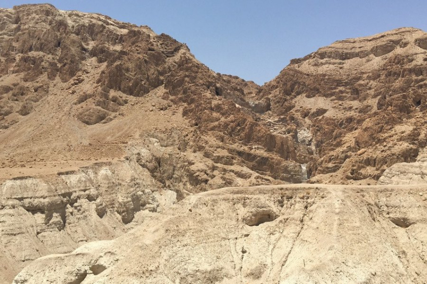 В Иудейской пустыне нашли древнейшую ткань, упомянутую в Библии