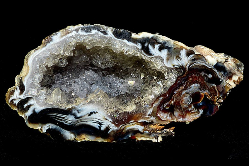 PNAS Nexus: минералы эволюционируют под давлением так же, как и жизнь