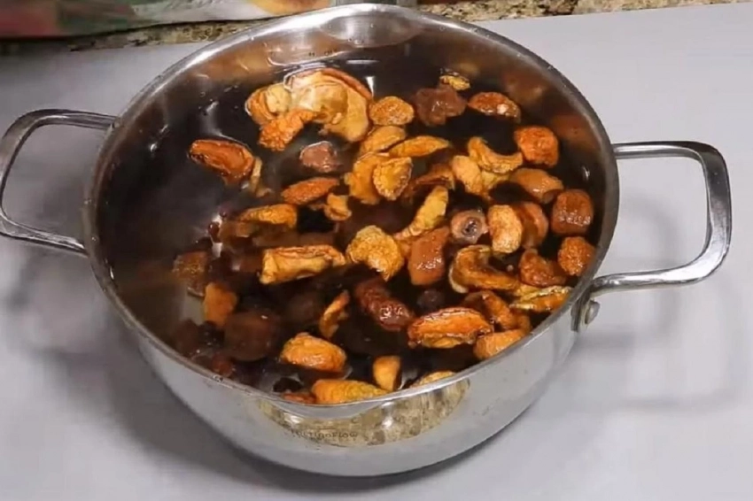 Диетолог Мухина порекомендовала пожилым людям пить компот из сухофруктов