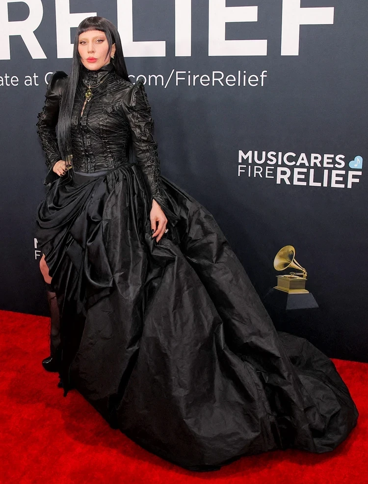 Самые «одетые» звезды на «Грэмми»: Леди Гага в образе черной вдовы, Билли Айлиш в панамке-морячке и сын Уилла Смита с «замком» на голове