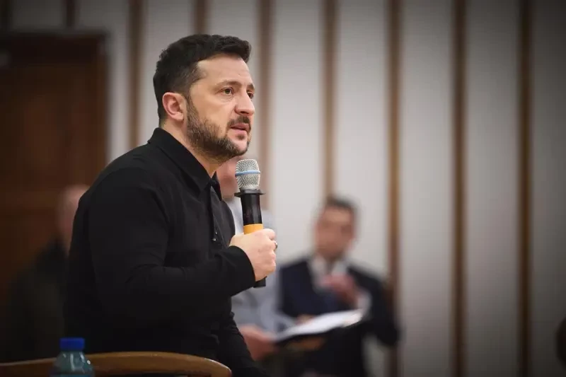 «Без военных голосовать нечестно»: Нелегитимный Зеленский заявил о готовности представлять Украину на переговорах с Россией