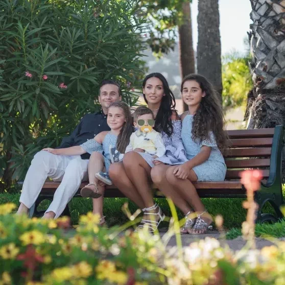 "Такая худенькая была, завтра иду в спортзал". Алсу показала свои архивные обложки из 2000-х