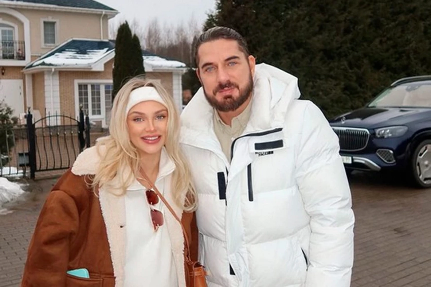 Присутствовал на родах и держал за руку: Курбан Омаров стал отцом в третий раз