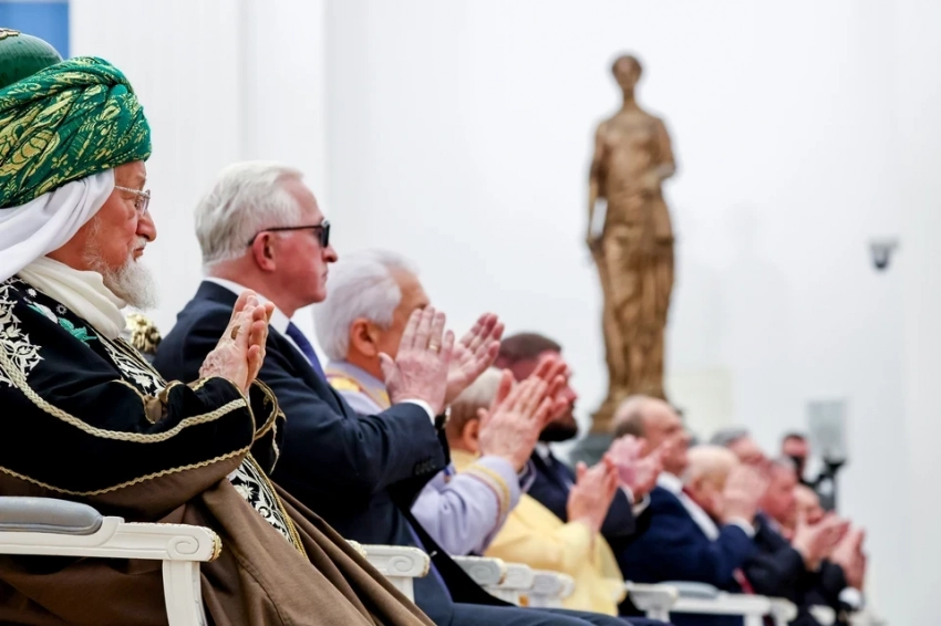 Кто становится заслуженными и народными артистами в России: список звезд, которым присвоены звания