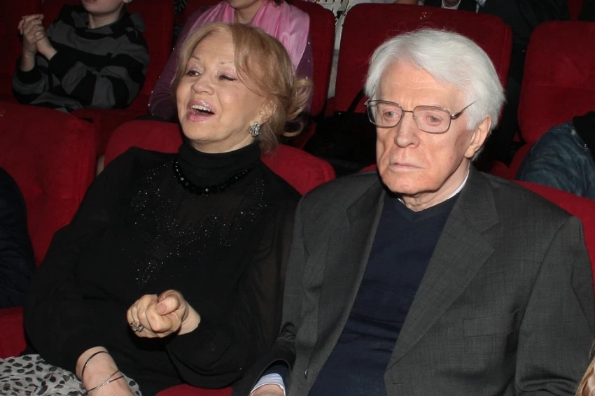 Много плакала, трое суток не спала, от еды отказывалась: как живет вдова Олега Стриженова после его ухода