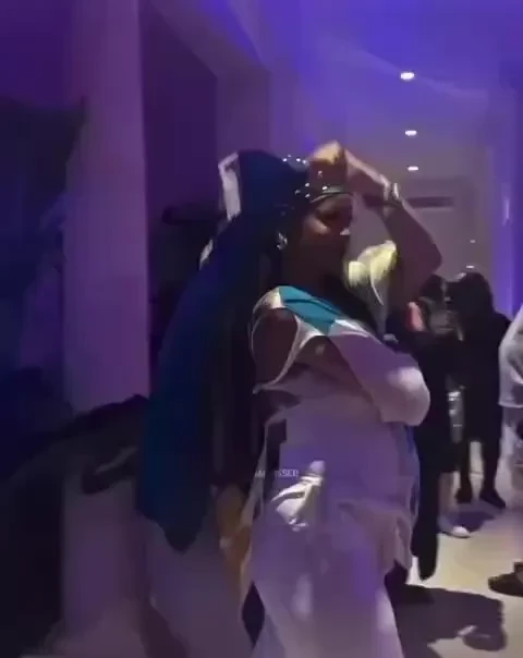 Рианну заподозрили в третьей беременности после её нового видео