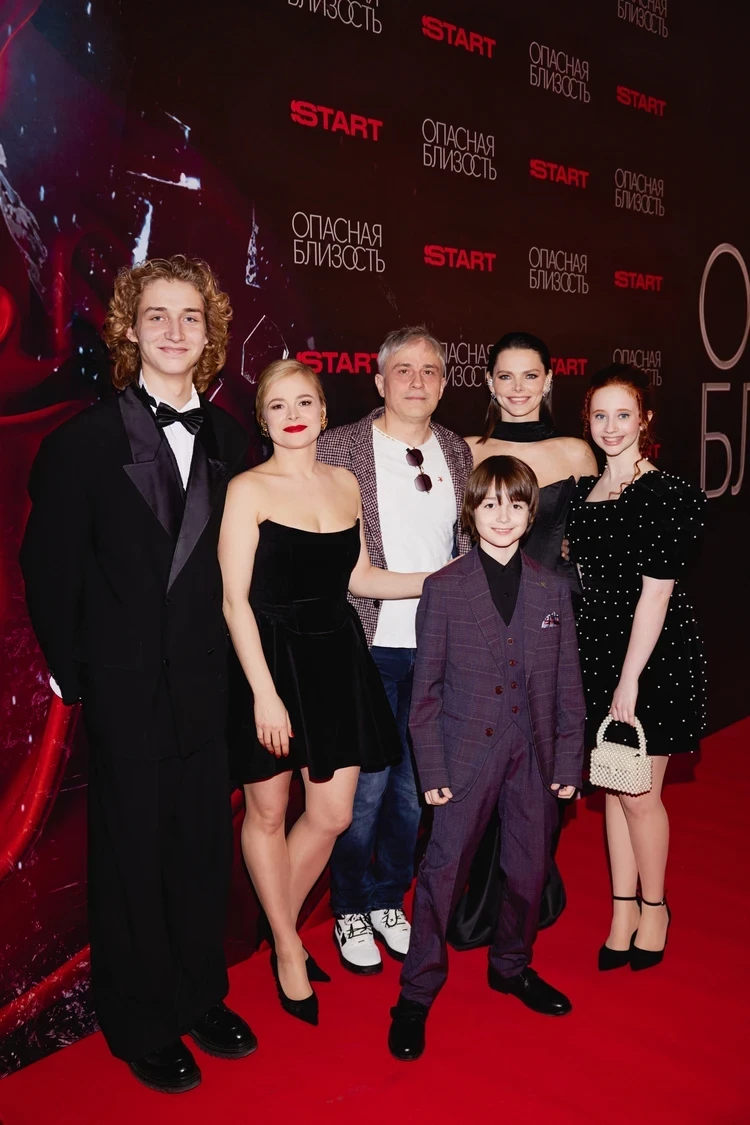 Боярская вышла в тесном корсете, а Воробьев проигнорировал дресс-код: в Москве прошла премьера драмы «Опасная близость»