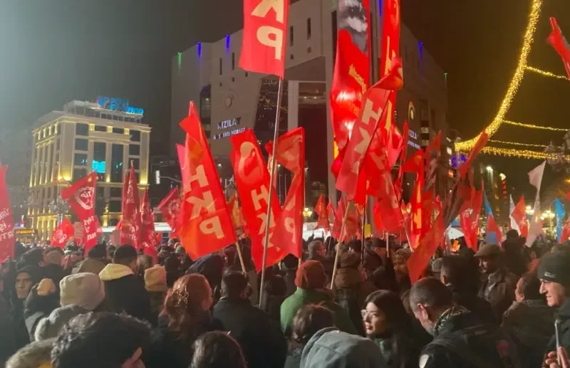 В некоторых районах Турции протесты принимают форму межэтнических конфликтов