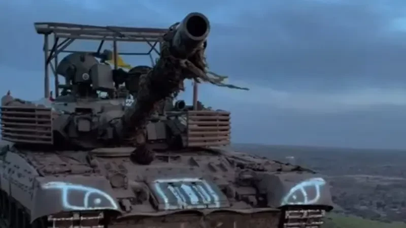 На украинской бронетехнике вновь замечен новый тактический знак