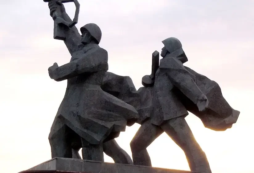 СВР России: власти Латвии готовятся к массовому уничтожению советских военных мемориалов