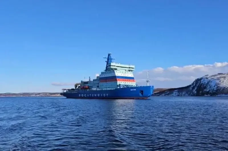 Российская ледокольная группировка Севморпути пополнилась новым атомным ледоколом, «Якутия» отшвартовалась в Мурманске