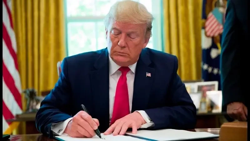 WSJ: Часть окружения Трампа советует ему занять более жёсткую позицию в отношении России