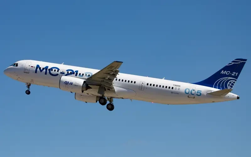 Опытный экземпляр обновлённого среднемагистрального лайнера МС-21 совершил первый полёт