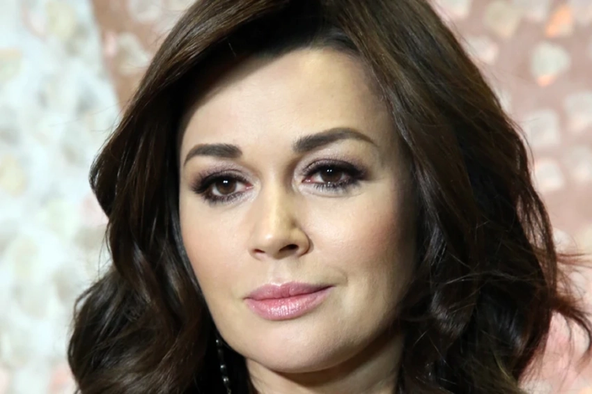 В день 54-летия Заворотнюк семья опубликовала архивные фото и посетила кладбище: как живут родные актрисы