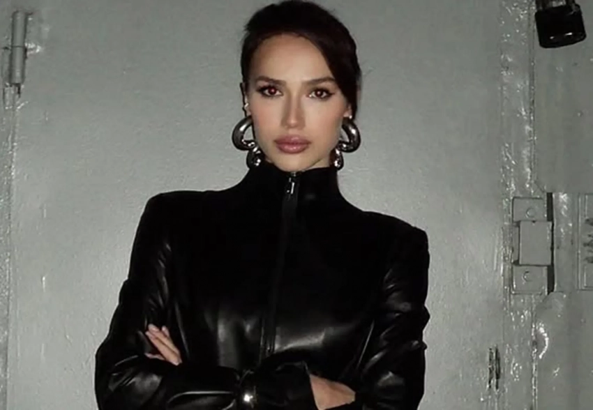 "Новая Бьянка Цензори". Алина Загитова снялась в прозрачных колготках